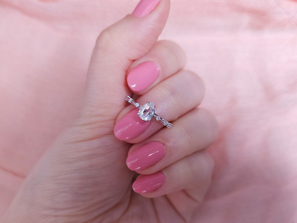 Sofia ring with diamonds and white topaz