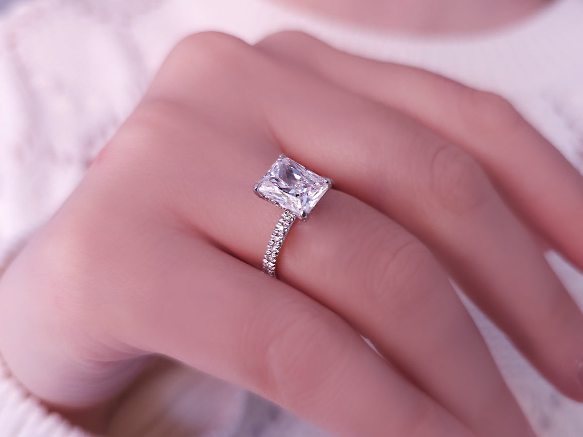 Diamond and white topaz Venus Amara ring