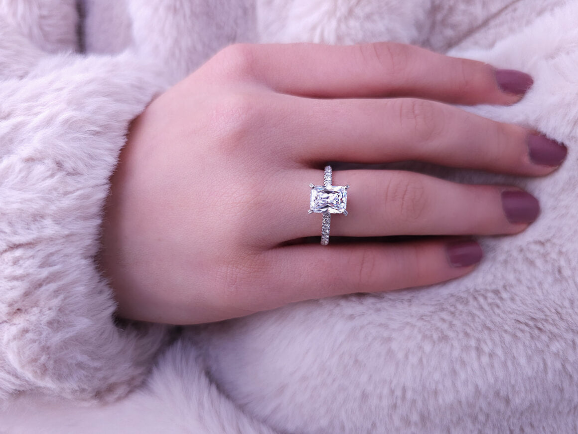Diamant- und Weißtopas Ring