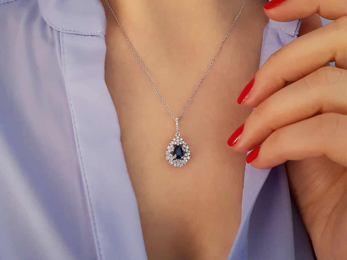 Diamond and drop sapphire necklace in 18K