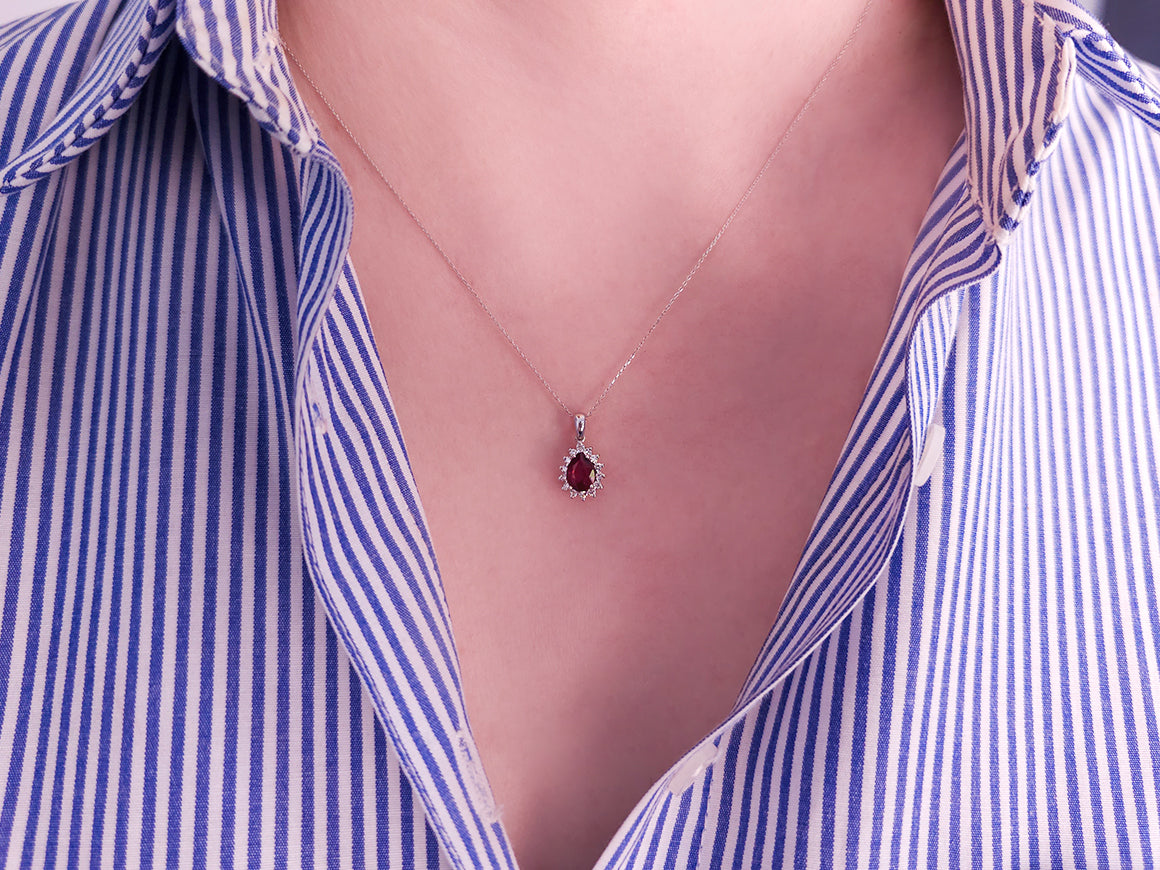 Diamant- und Tropfen-Rubin-Anturaj-Halskette - handgefertigter Diamantschmuck aus Feingold | Sirius Diamant