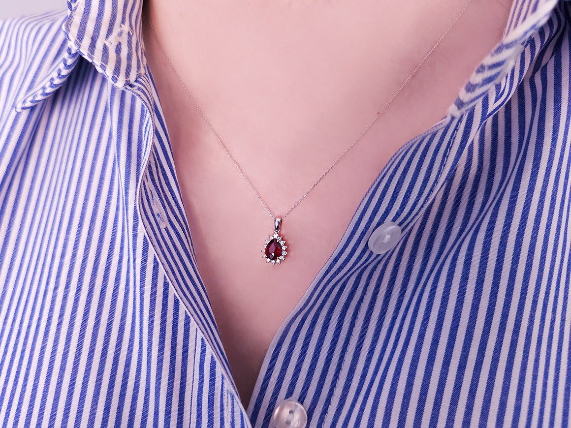 Diamant- und Tropfen-Rubin-Anturaj-Halskette - handgefertigter Diamantschmuck aus Feingold | Sirius Diamant
