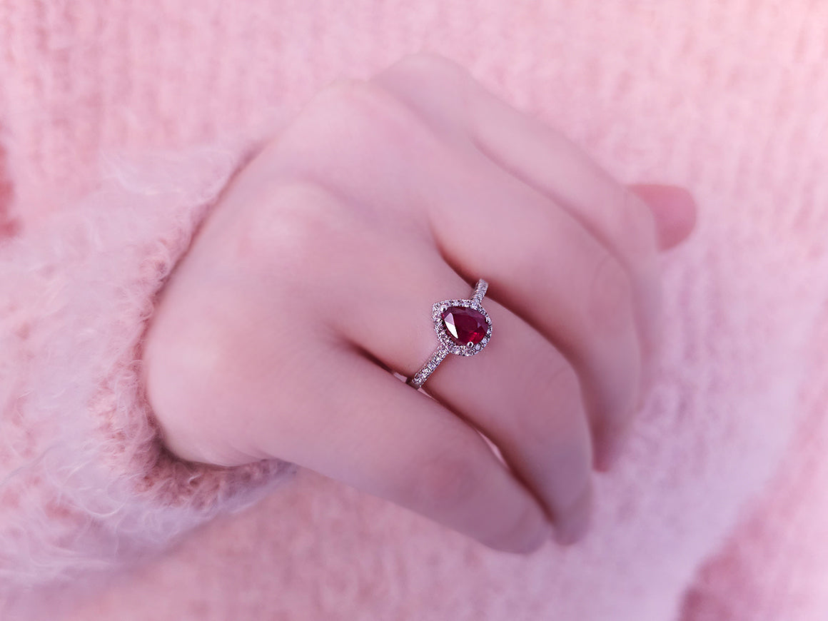 Diamond and drop ruby ring in 14 K white gold