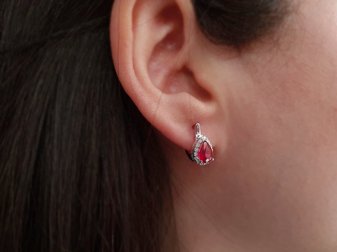 Diamant und Tropfen Rubin Ohrringe - handgefertigter Diamantschmuck aus Feingold | Sirius Diamant