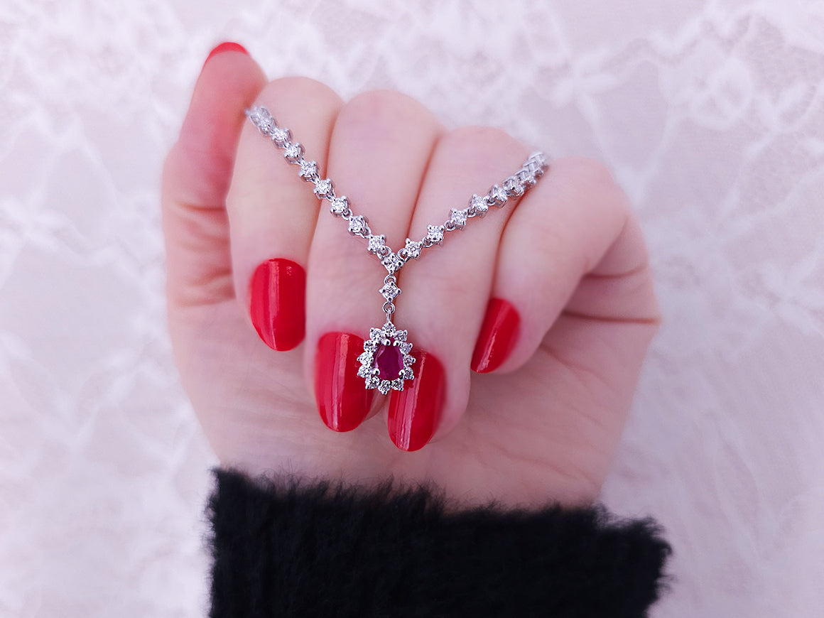 Diamant und Tropfen Rubin Collier - handgefertigter Diamantschmuck aus Feingold | Sirius Diamant