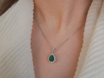 Diamond and drop emerald necklace in 14 carat white gold