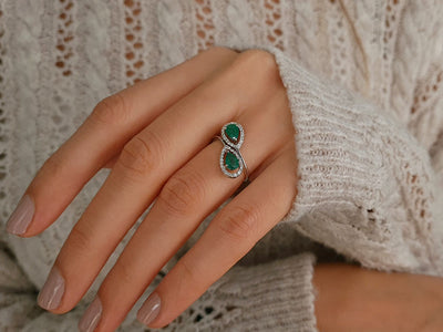 Diamond and drop emerald ring in 14 K white gold
