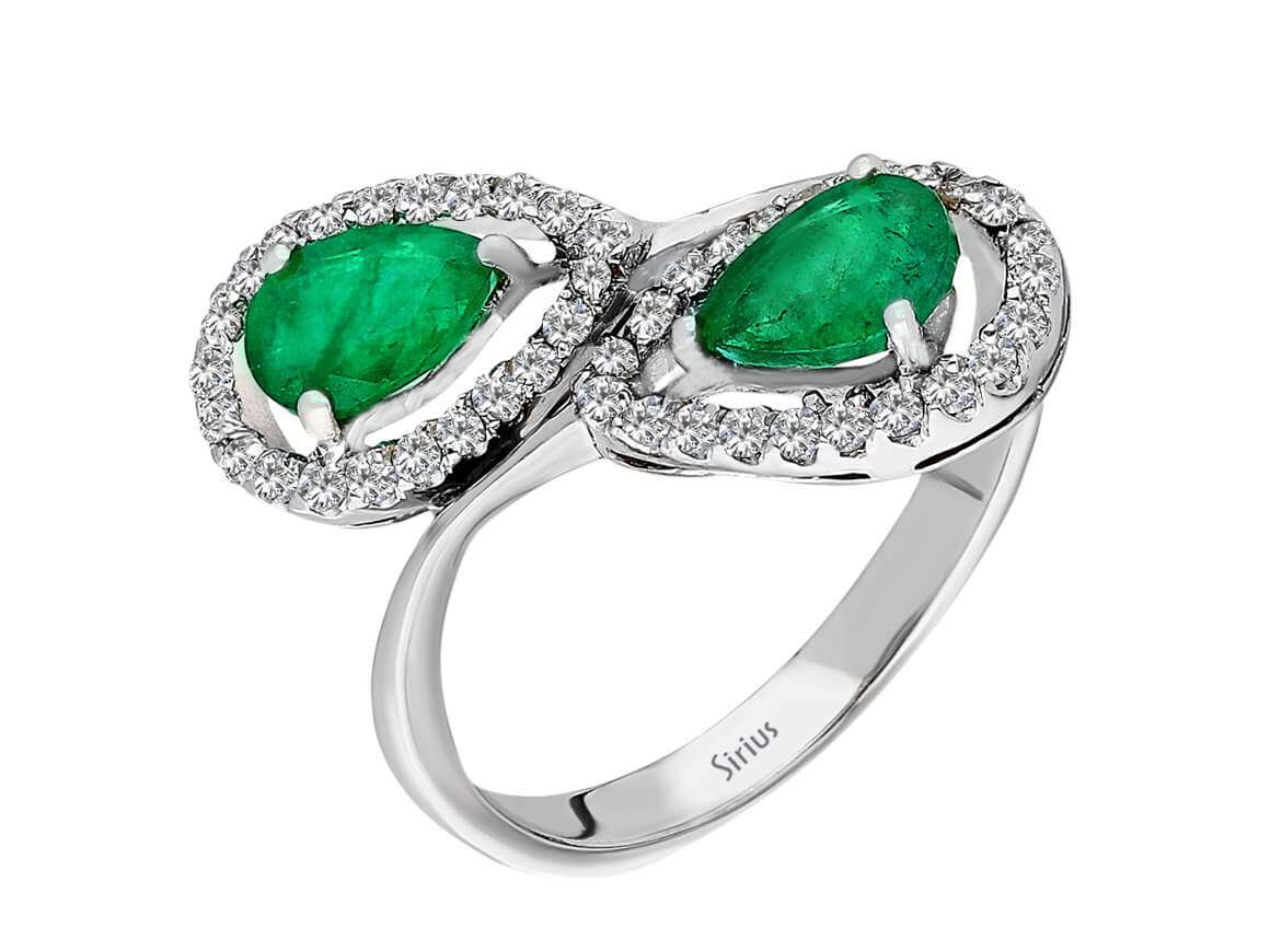 Diamond and drop emerald ring in 14 K white gold