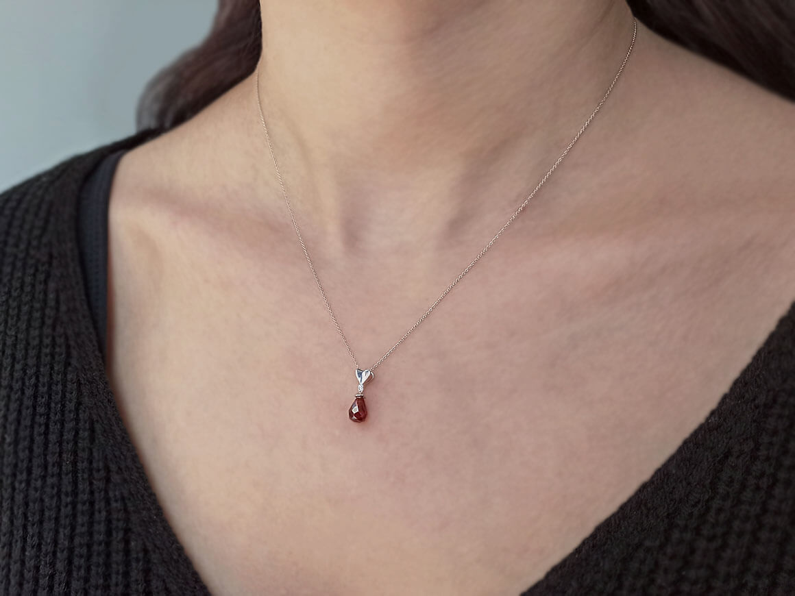 Diamant und Tropfen Garnet Collier in 585er 14K Weißgold - handgefertigter Diamantschmuck aus Feingold | Sirius Diamant