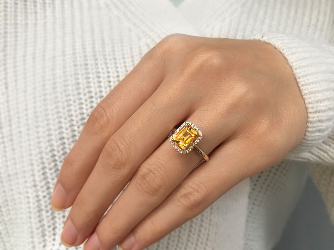 Bague en diamant et citrine taille émeraude 