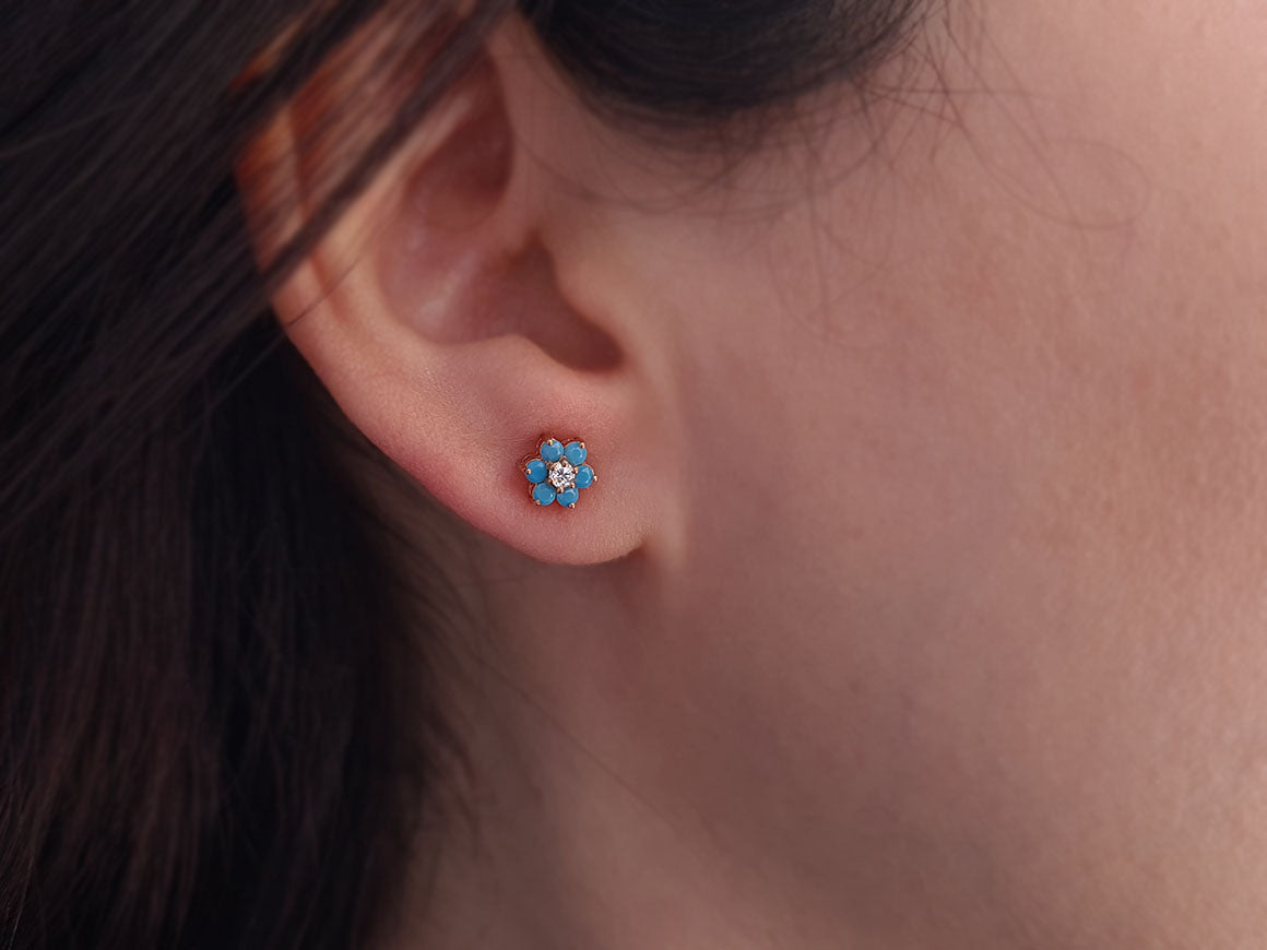 0,08 Karat Diamant und Türkis Gänseblümchen Ohrringe in 333er 8 Karat Rosegold - handgefertigter Diamantschmuck aus Feingold | Sirius Diamant