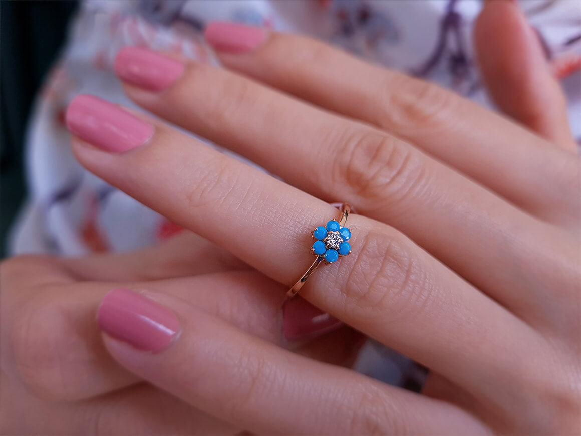 Diamond and Turquoise Daisy Ring 8 K Red Gold