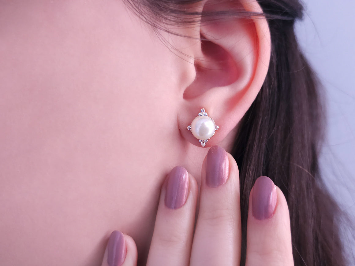 Moira Ohrringe mit Diamanten und Perlen - handgefertigter Diamantschmuck aus Feingold | Sirius Diamant