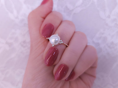 Moira ring with diamonds and pearls