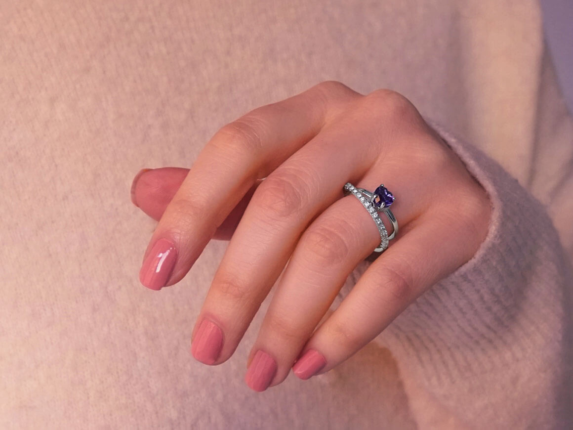 Diamond and heart-cut amethyst ring in 14-carat white gold