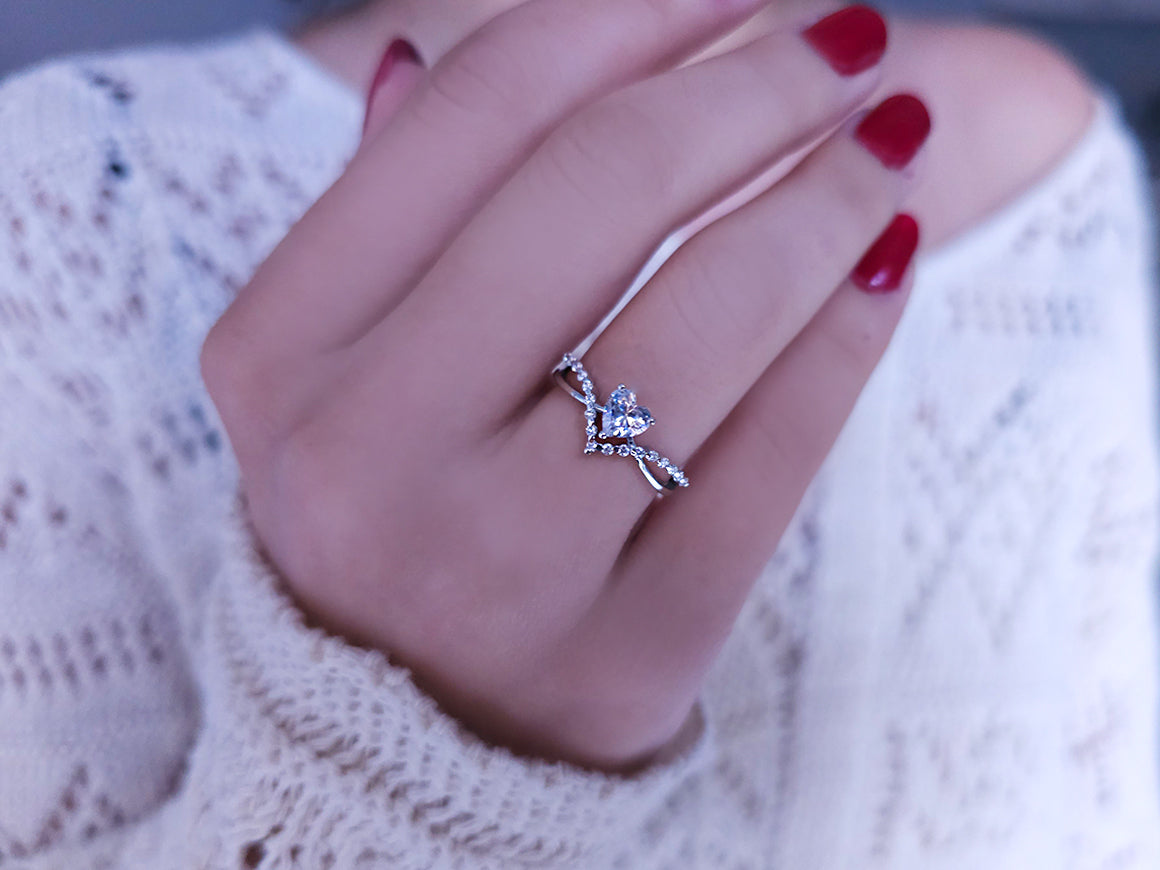 Ring mit Diamanten und weißem Topas in Herzform