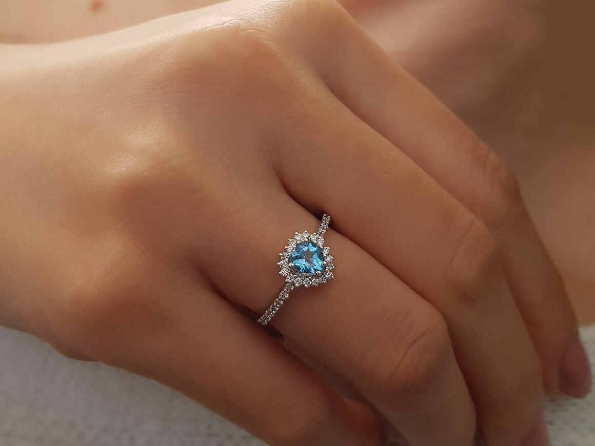 Diamond and heart cut blue topaz jewelry set in 14 K white gold