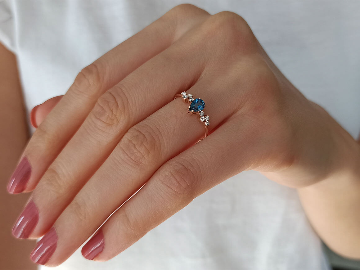 Bague en diamant et topaze bleue de Londres