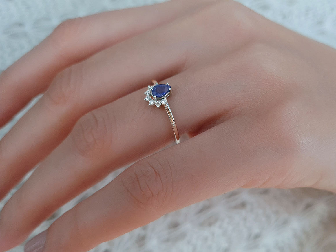 Bague en diamant et saphir taille poire