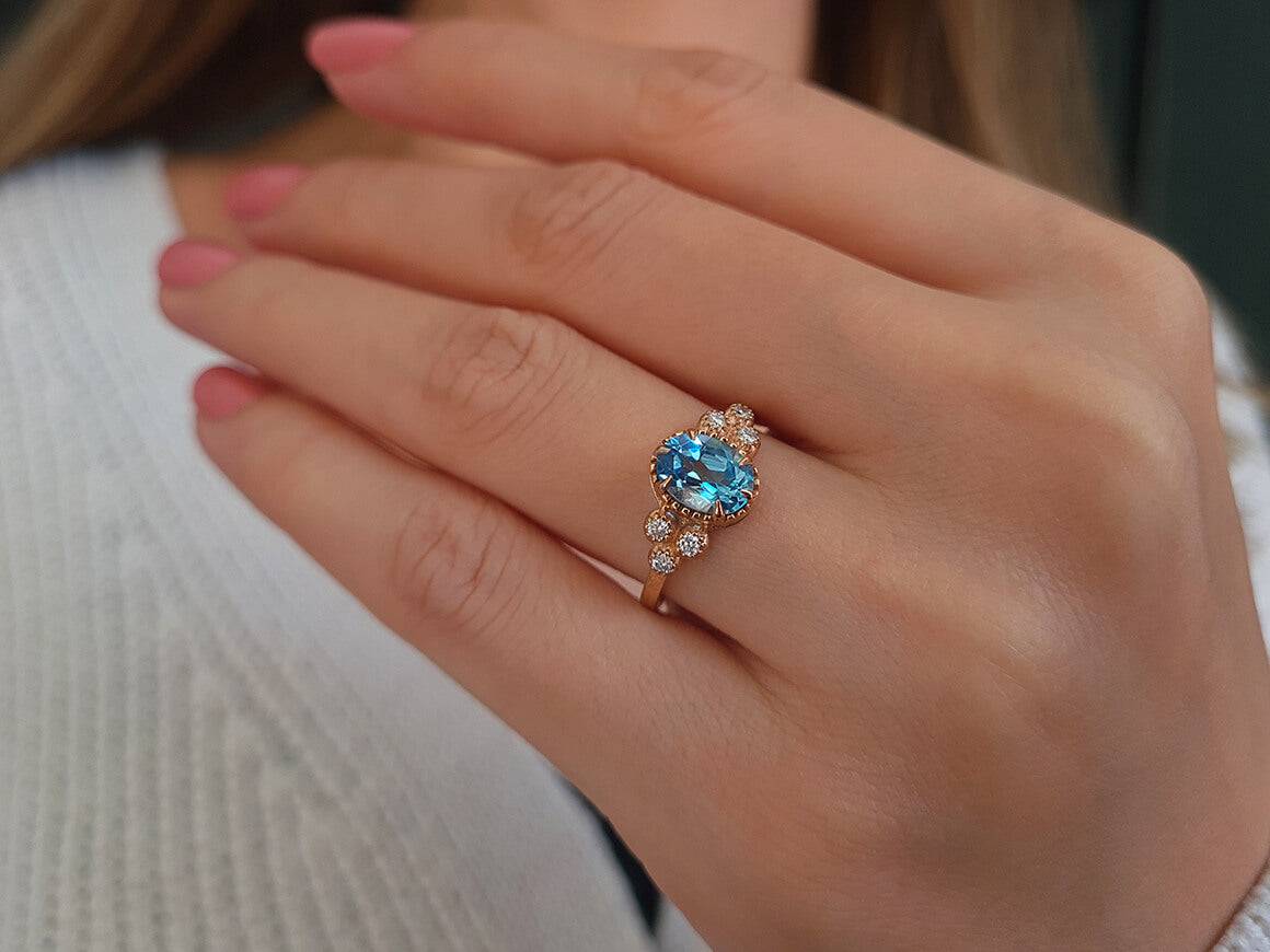 Bague Marjatta en diamant et topaze bleue 