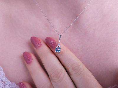 Collier Eiffel avec diamants et topaze bleue en or 14 carats