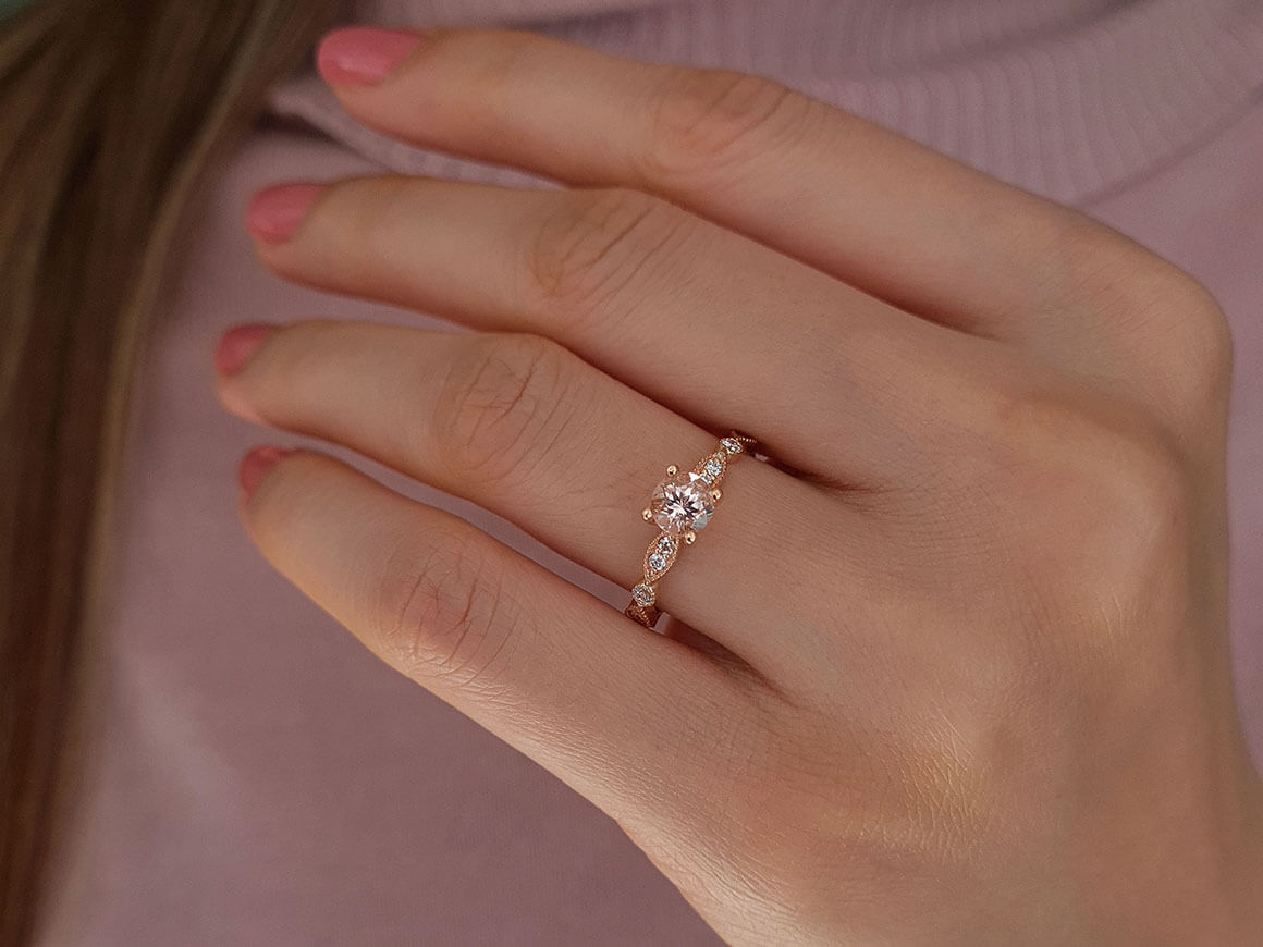 Bague solitaire vintage en diamant et morganite 