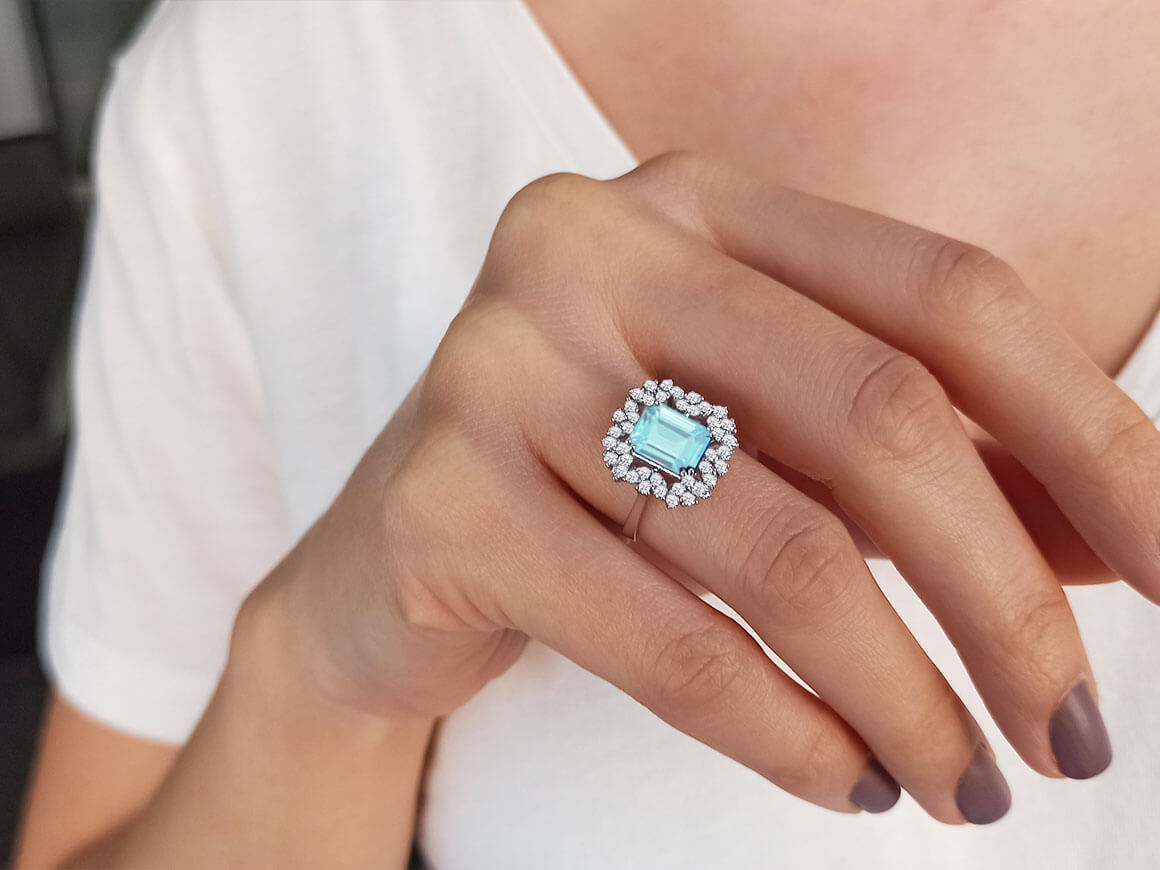Diamond and octagon cut aquamarine ring