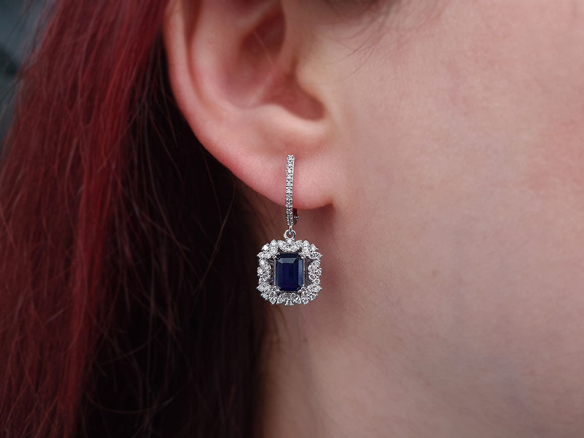 Diamant und Oktagon Saphir Ohrhänger - handgefertigter Diamantschmuck aus Feingold | Sirius Diamant