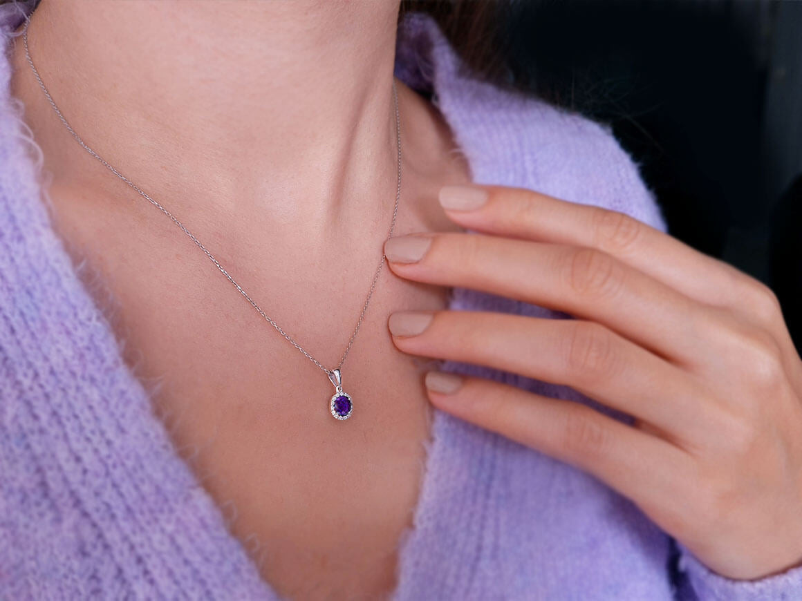 Diamond and oval amethyst jewelry set in 333 8K white gold