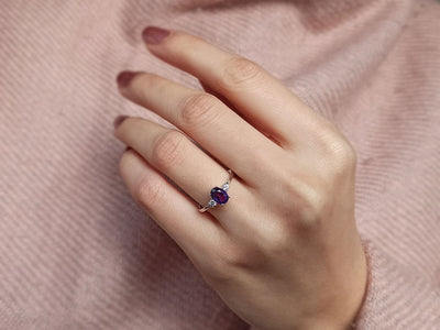 Diamond and oval amethyst ring in 8 K white gold