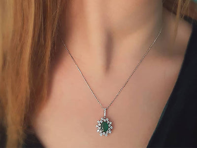 Diamond and oval emerald moiré necklace