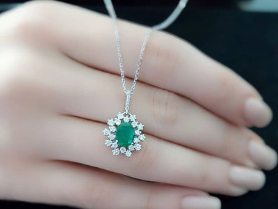 Diamond and oval emerald moiré necklace
