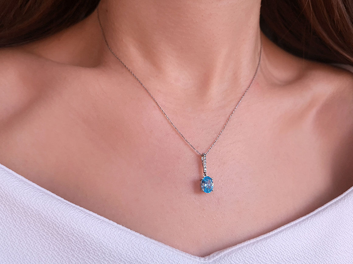 Diamant und Blauer Topas Collier