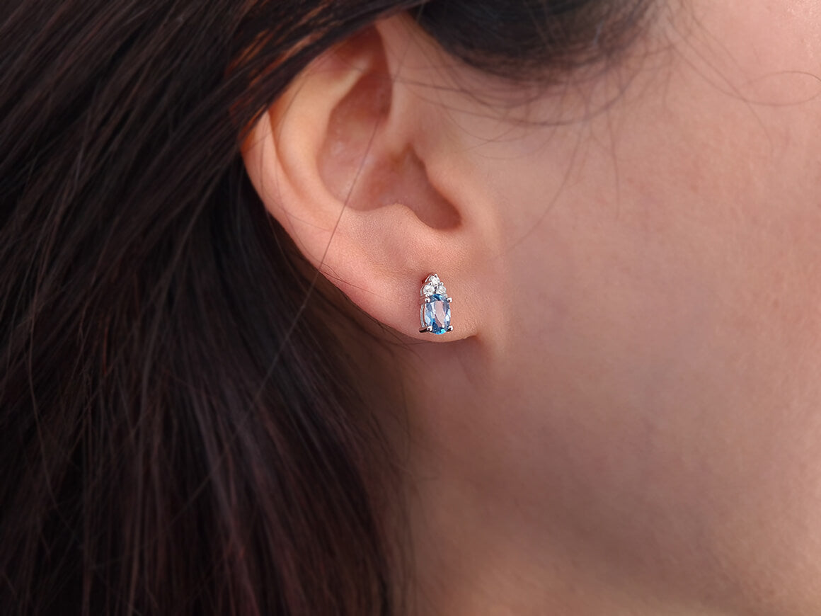 Diamant und Oval Blauer Topas Ohrringe – handgefertigter Diamantschmuck aus Feingold | Sirius Diamant