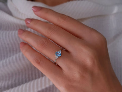 Diamond and blue topaz ring in 8 K white gold