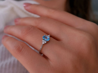 Diamond and blue topaz ring in 8 K white gold