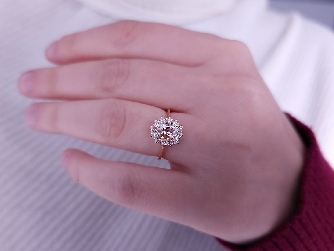 Diamant und Oval Morganit Ring