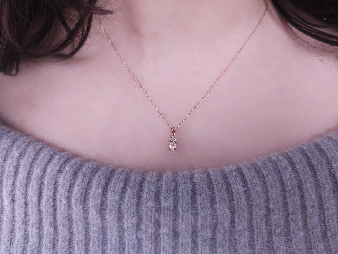 Diamant und Oval Morganit Saga Collier - handgefertigter Diamantschmuck aus Feingold | Sirius Diamant