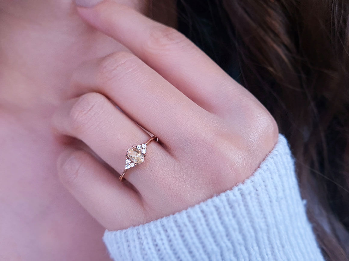 Diamant und Oval Morganit Ring