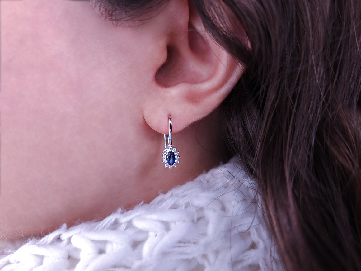 Oval sapphire earrings with diamonds in 333 8K white gold