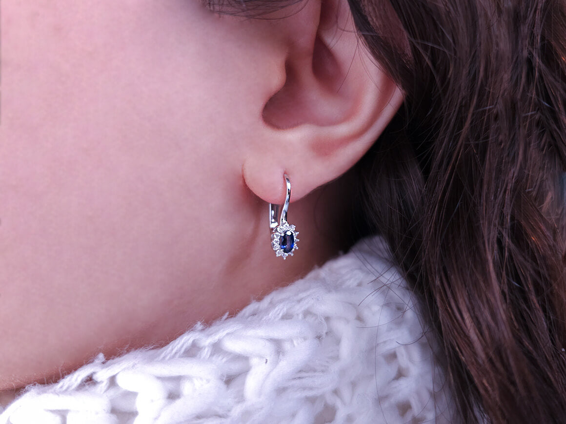 Oval sapphire earrings with diamonds in 333 8K white gold