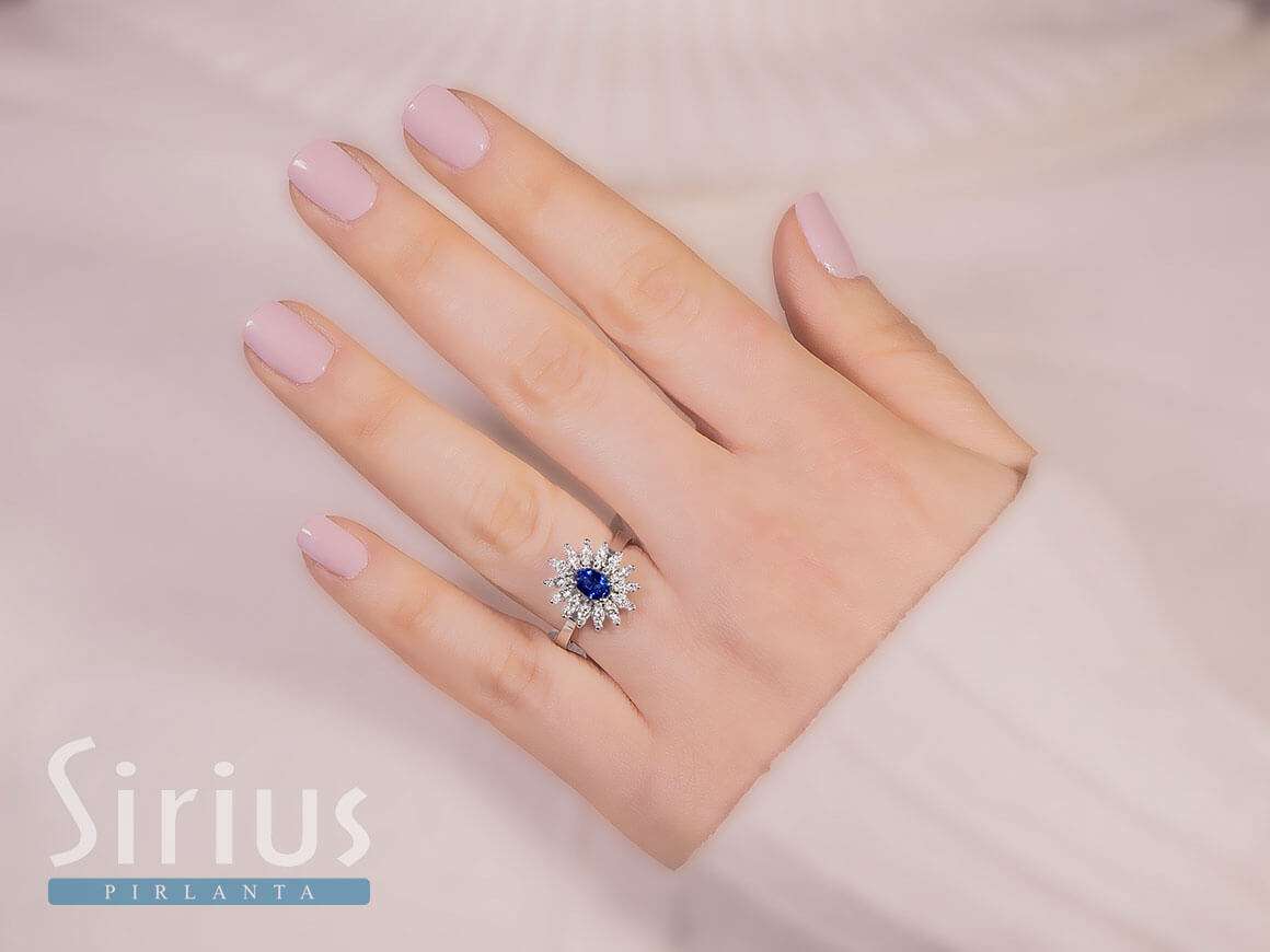 Diamond and oval sapphire ring in 14 K white gold