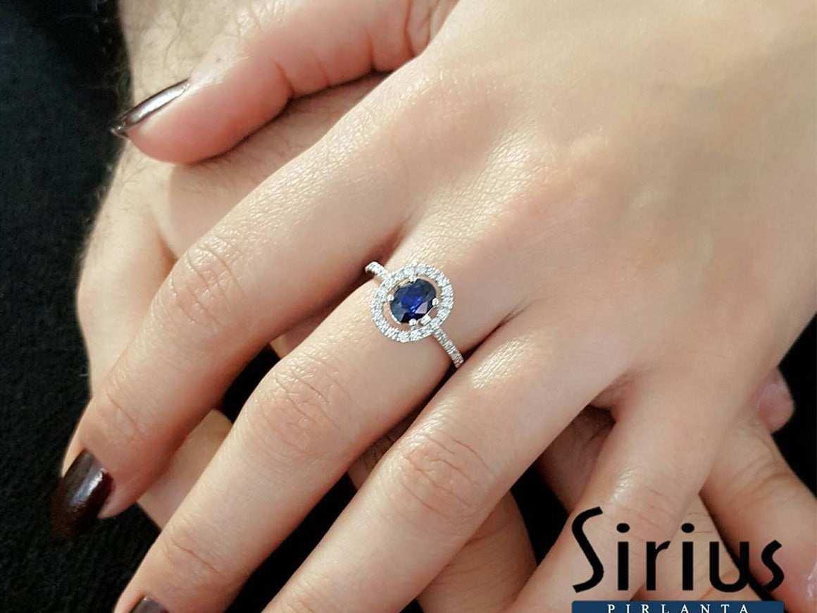 Bague en diamant et saphir ovale