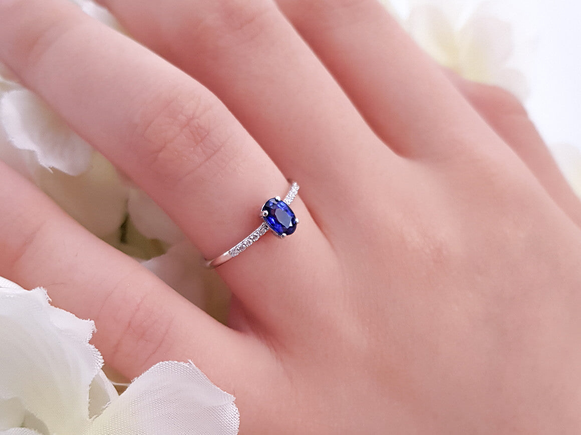Bague en diamant et saphir ovale