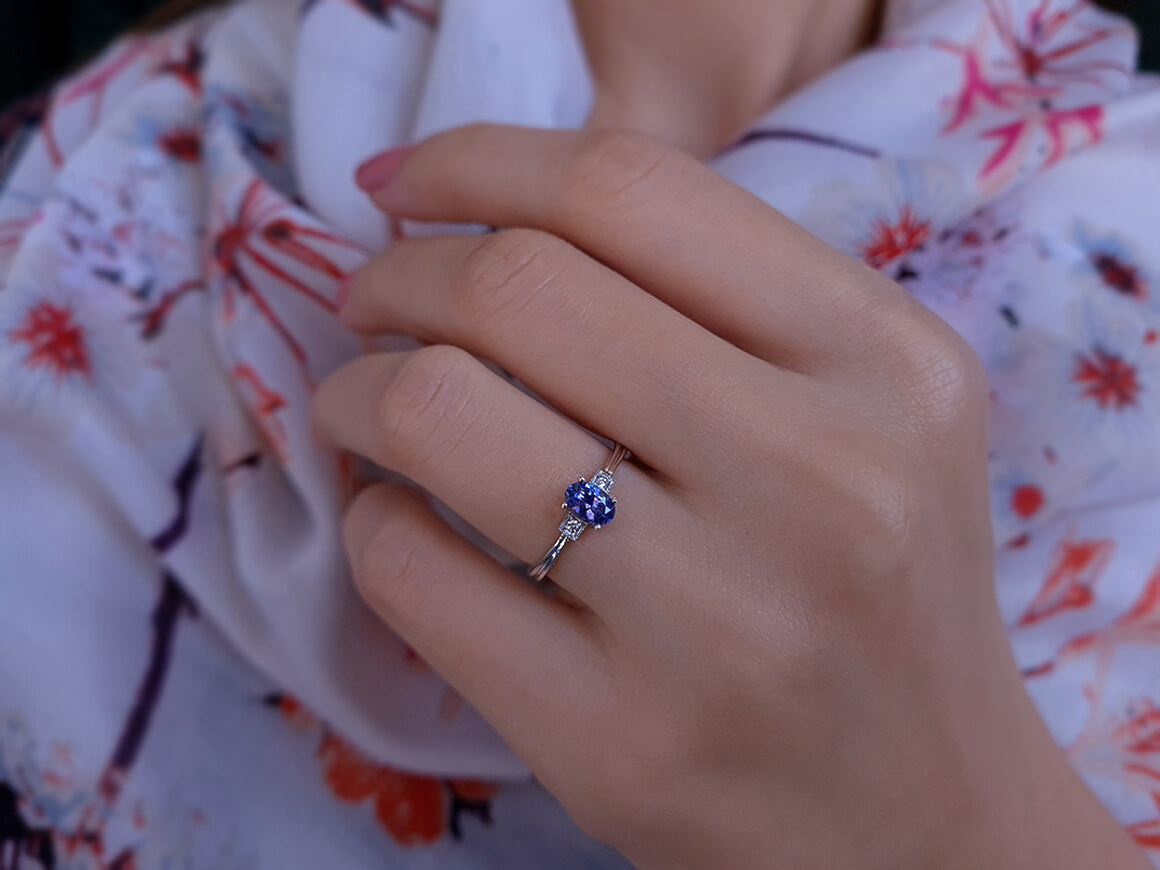 Bague en diamant et tanzanite taille ovale AAA