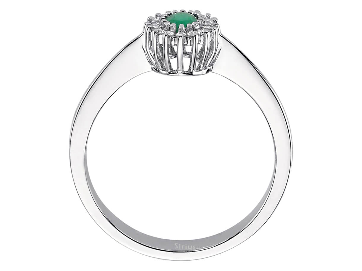 Diamond and oval emerald ring in 333 8 K white gold