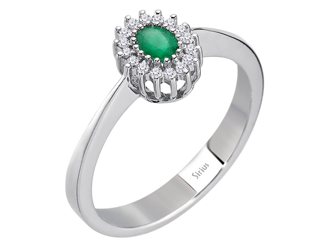 Diamond and oval emerald ring in 333 8 K white gold