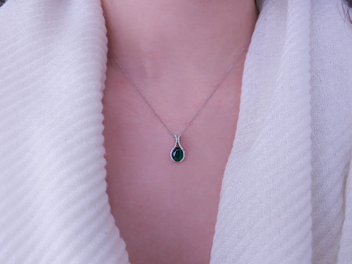 Diamond and oval emerald necklace