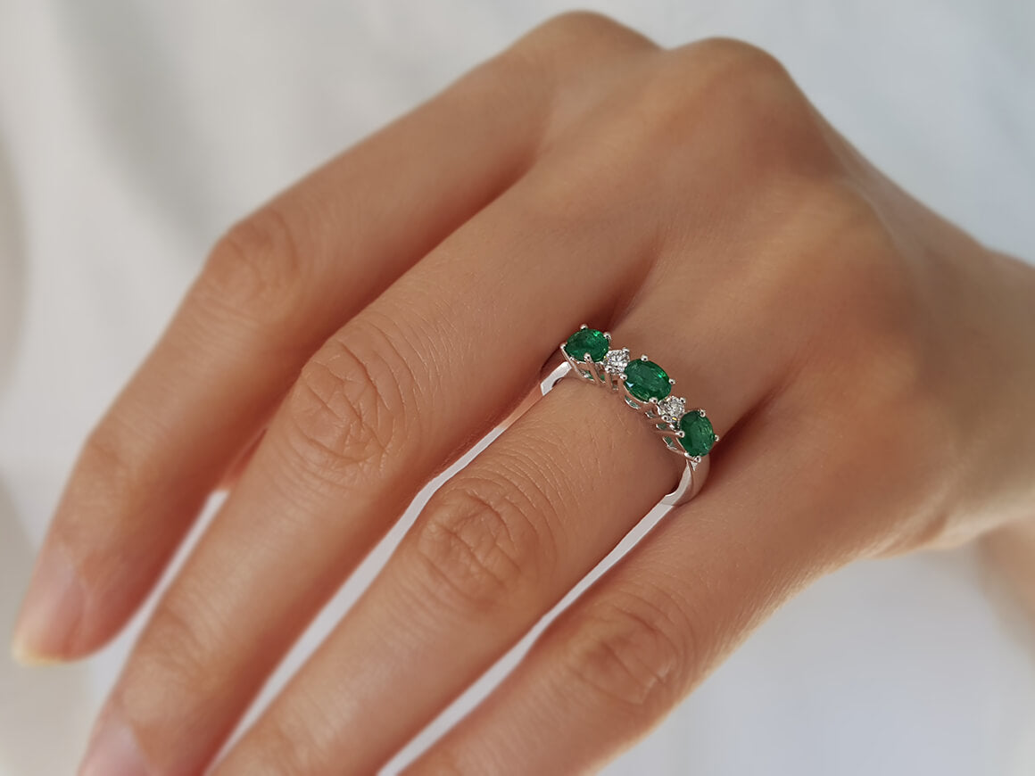 Diamant und Oval Smaragd Tria Ring