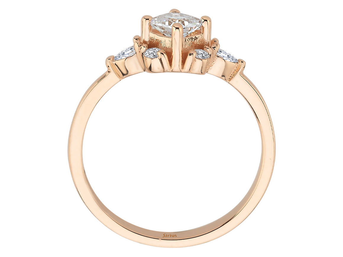 Ring mit Diamanten und weißem Topas im Prinzess-Schliff - handgefertigter Diamantschmuck aus Feingold | Sirius Diamant